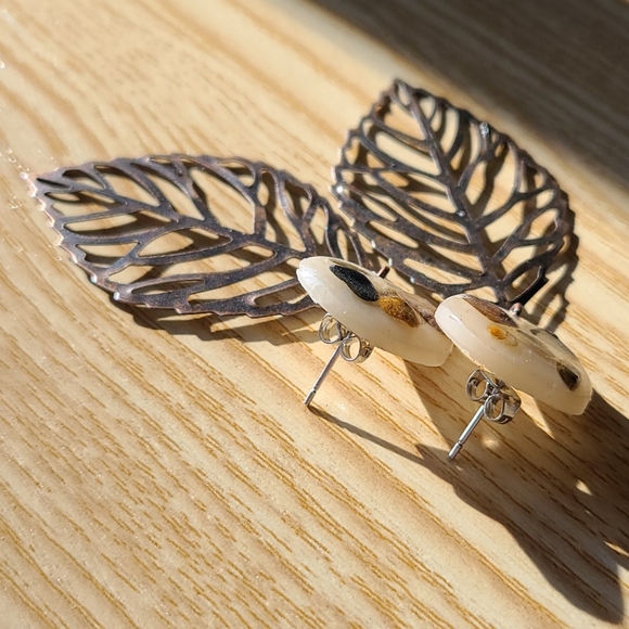 Boho Metal Feather Earrings - Picture 8 of 9